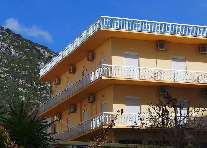 Andreou لوتراكي