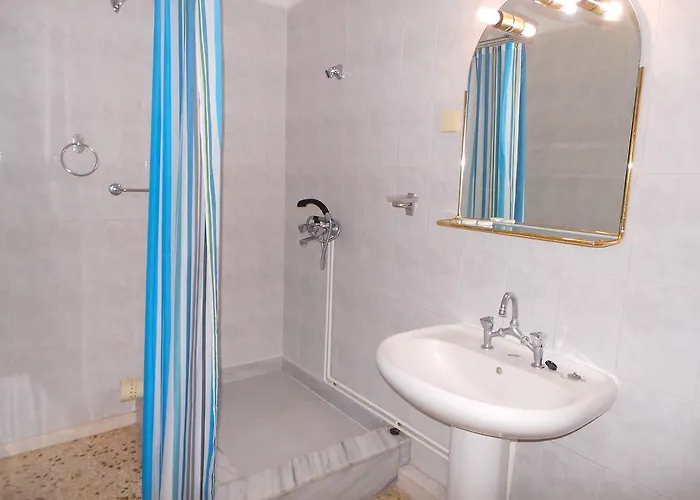 Andreou 2* لوتراكي